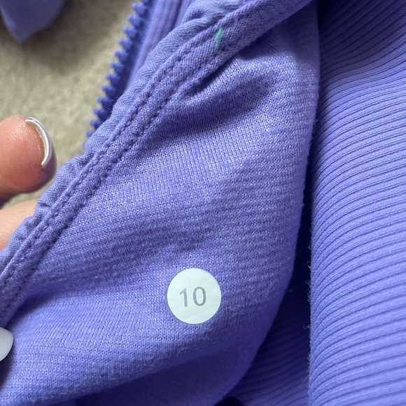 Lulu lemon women's jacket. - Picture 3 of 7